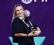 Aryna Sabalenka și trofeul de număr 1 mondial la finalul lui 2025 Foto: Guliver/GettyImages