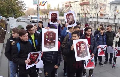 FIFA 20 // VIDEO Protest în fața sediului EA Sports din București » Ce reclamă gamerii