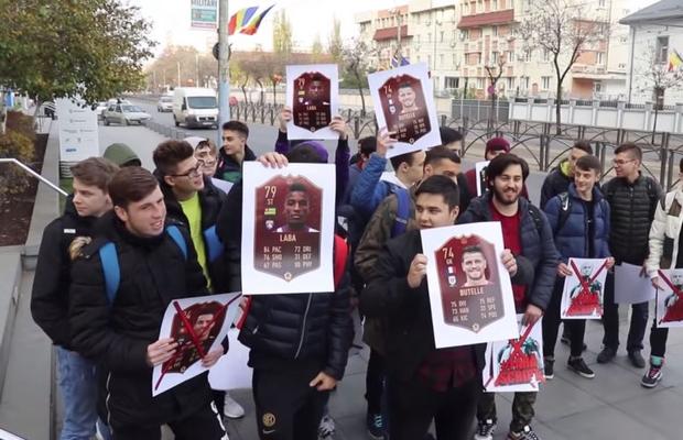 FIFA 20 // VIDEO Protest în fața sediului EA Sports din București » Ce reclamă gamerii