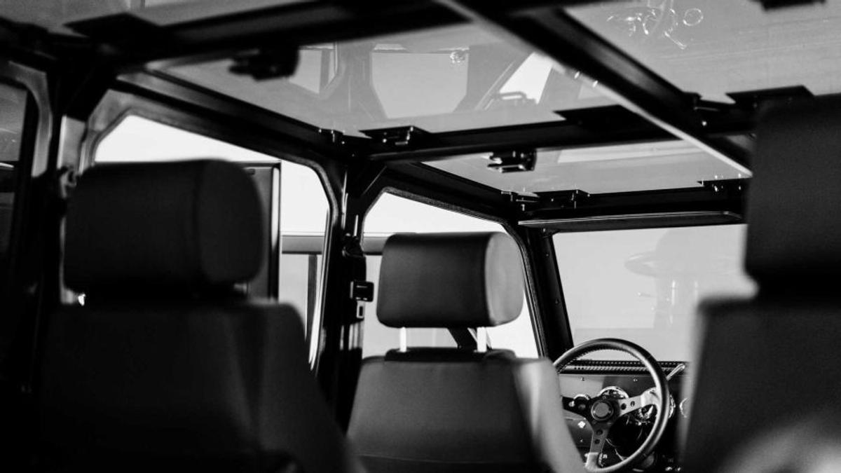 FOTO Tesla va avea un nou rival pe piața din Europa: cum arată SUV-ul celor de la Bollinger