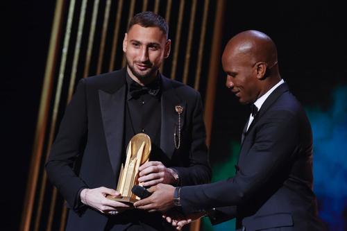 Donnarumma primind Trofeul Yashin, desemnat celui mai bun portar al anului
Foto: Imago