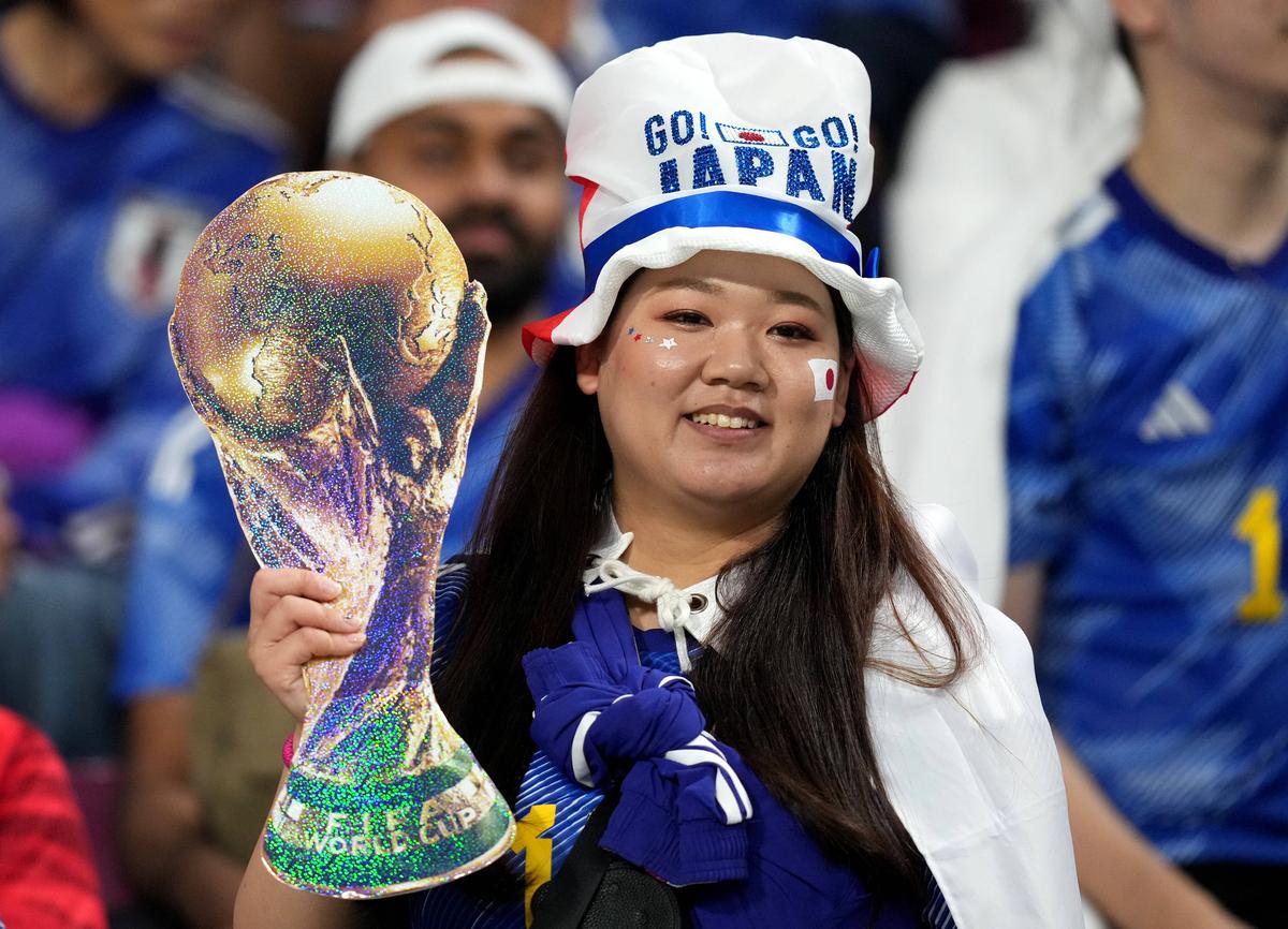 Cele mai ciudate apariții la Mondial! Fanii Japonei au uimit pe toată lumea contra Spaniei