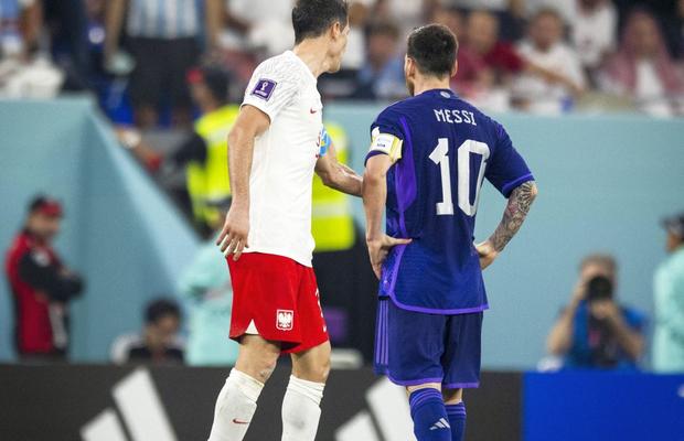 Messi a refuzat să comenteze un posibil conflict cu Lewandowski: „Nu voi fi eu cel care încalcă regula”