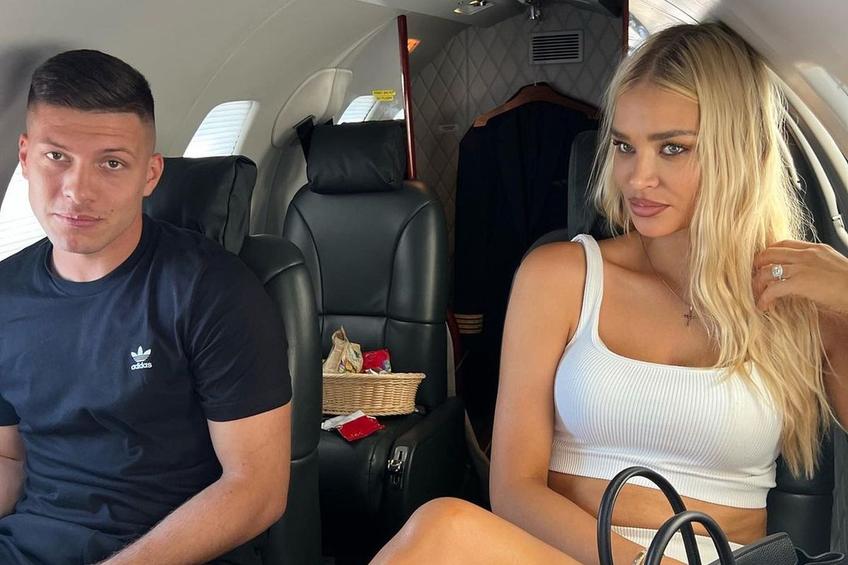 Luka Jovic, alături de Sofija Milosevic, partenera lui