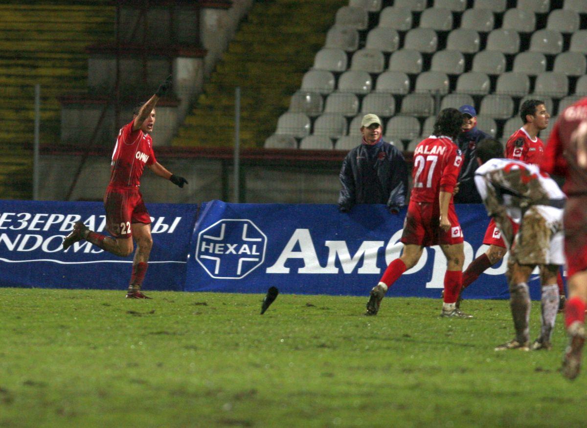 18 ani de când Dinamo a pus la respect deținătoarea Cupei UEFA în mocirla de la București  » Dezvăluirile omului-decisiv: „Am fugit la margine și i-am dedicat lui golul”
