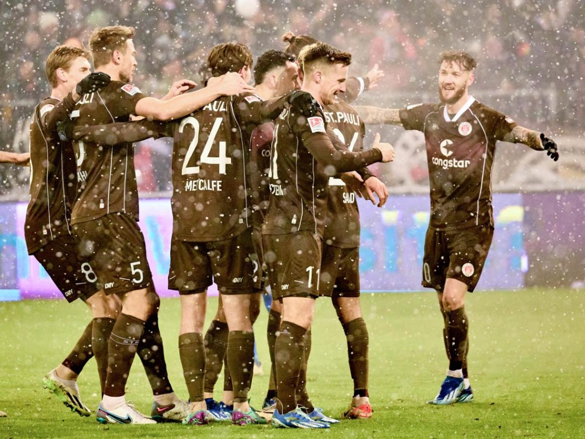 GSP a fost pe stadion la derby-ul incendiar din 2.Bundesliga » Cum s-a trăit din mijlocul suporterilor un meci nebun: revenire de la 0-2 + un autogol IREAL