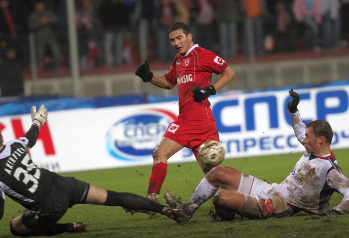 18 ani de când Dinamo a pus la respect deținătoarea Cupei UEFA în mocirla de la București  » Dezvăluirile omului-decisiv: „Am fugit la margine și i-am dedicat lui golul”