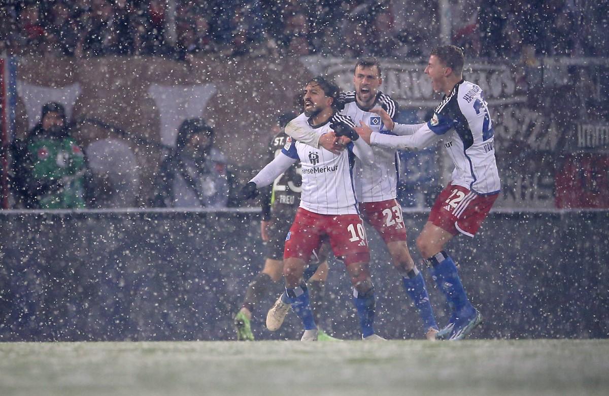 GSP a fost pe stadion la derby-ul incendiar din 2.Bundesliga » Cum s-a trăit din mijlocul suporterilor un meci nebun: revenire de la 0-2 + un autogol IREAL