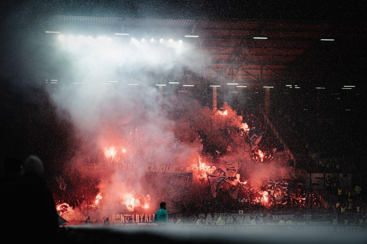 GSP a fost pe stadion la derby-ul incendiar din 2.Bundesliga » Cum s-a trăit din mijlocul suporterilor un meci nebun: revenire de la 0-2 + un autogol IREAL