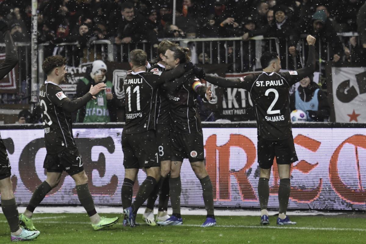 GSP a fost pe stadion la derby-ul incendiar din 2.Bundesliga » Cum s-a trăit din mijlocul suporterilor un meci nebun: revenire de la 0-2 + un autogol IREAL