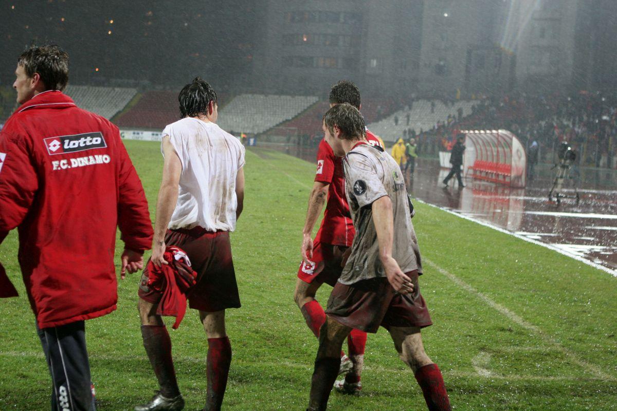 18 ani de când Dinamo a pus la respect deținătoarea Cupei UEFA în mocirla de la București  » Dezvăluirile omului-decisiv: „Am fugit la margine și i-am dedicat lui golul”