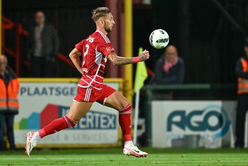 Denis Drăguș, în tricoul lui Standard // Foto; Imago