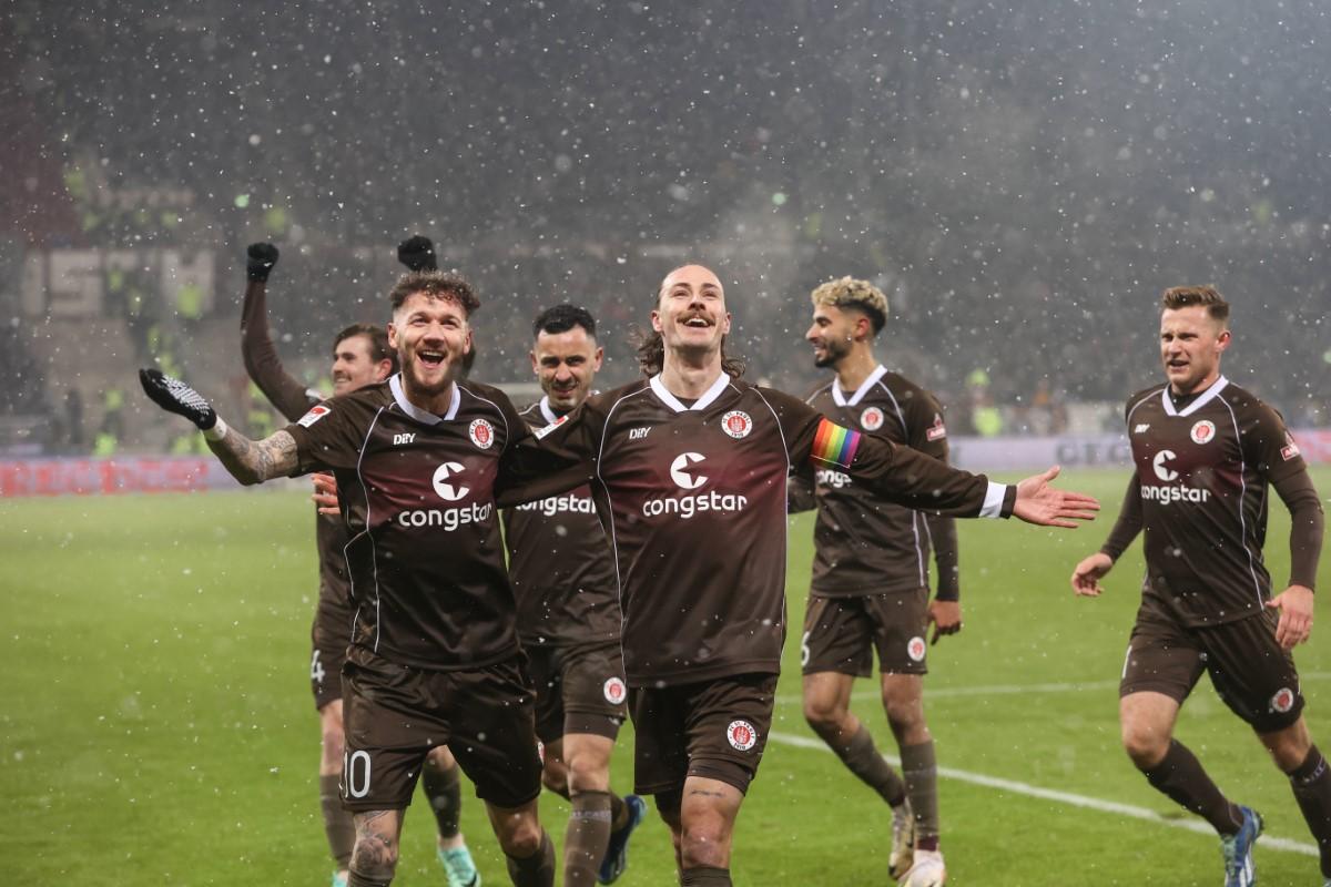 GSP a fost pe stadion la derby-ul incendiar din 2.Bundesliga » Cum s-a trăit din mijlocul suporterilor un meci nebun: revenire de la 0-2 + un autogol IREAL