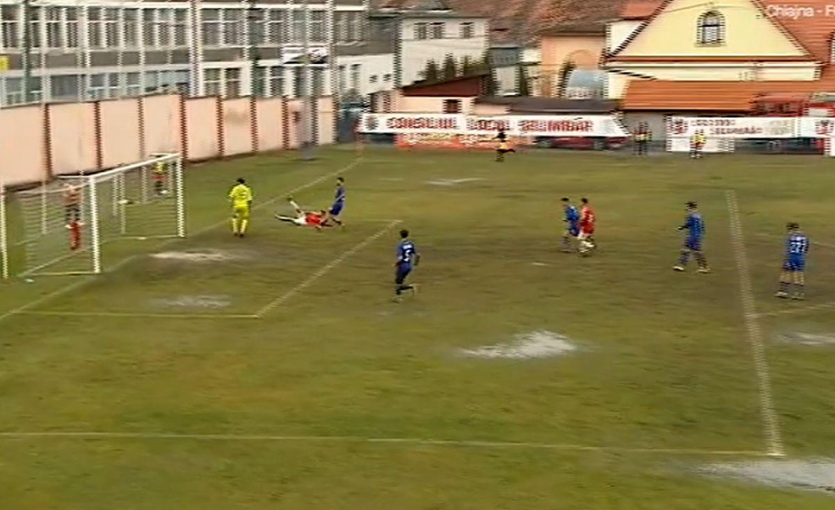 Fotbal printre bălți » Incredibil în ce condiții s-a jucat Șelimbăr - Steaua