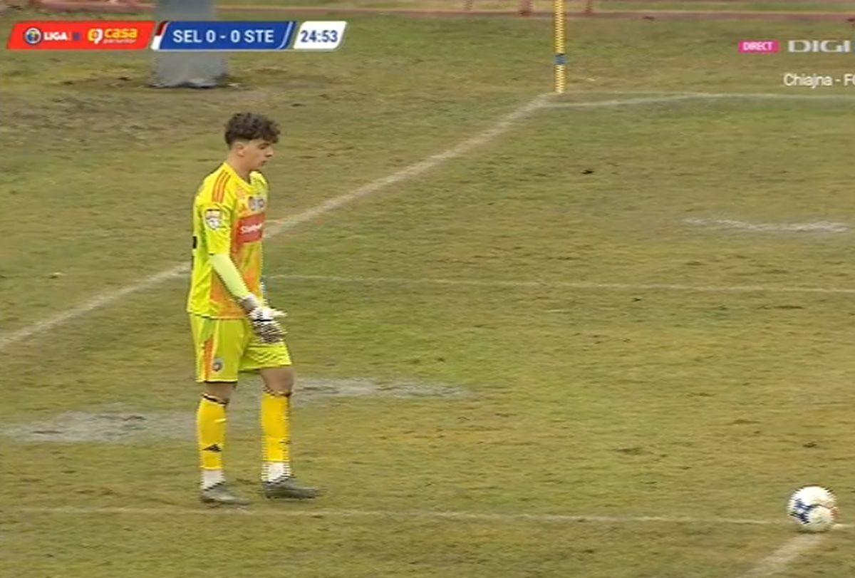 Fotbal printre bălți » Incredibil în ce condiții s-a jucat Șelimbăr - Steaua