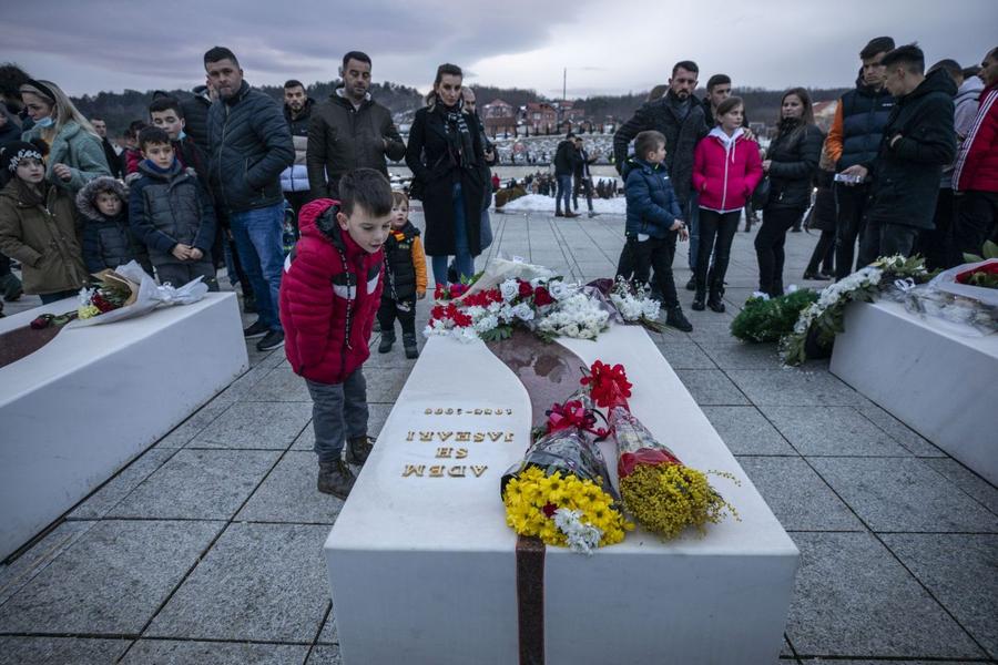 Memorialul Adem Jashari/Foto: Getty Images După victoria din Baia Mare, kosovarii au sărbătorit fredonând cântece patriotice în autocar » Cine a fost Adem Jashari, eroul pomenit de handbaliști