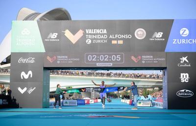 Maratonul din Valencia, primul eveniment major după furtuna DANA, a consemnat cel mai bun timp al anului » Sabastian Sawe și Megertu Alemu, câștigătorii concursului