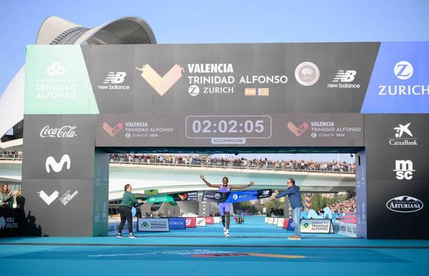 Maratonul din Valencia, primul eveniment major după furtuna DANA, a consemnat cel mai bun timp al anului » Sabastian Sawe și Megertu Alemu, câștigătorii concursului