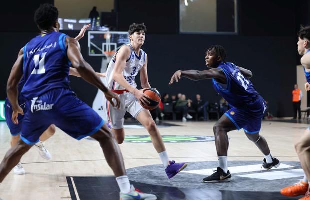 Un junior român în vârstă de 15 ani a avut o prestație excelentă în Euroliga U18: „Are potențial de NBA”