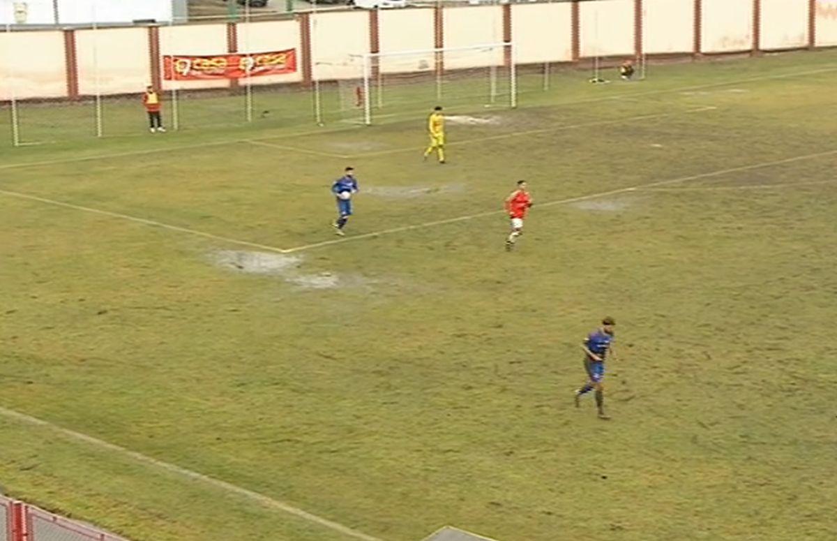 Fotbal printre bălți » Incredibil în ce condiții s-a jucat Șelimbăr - Steaua