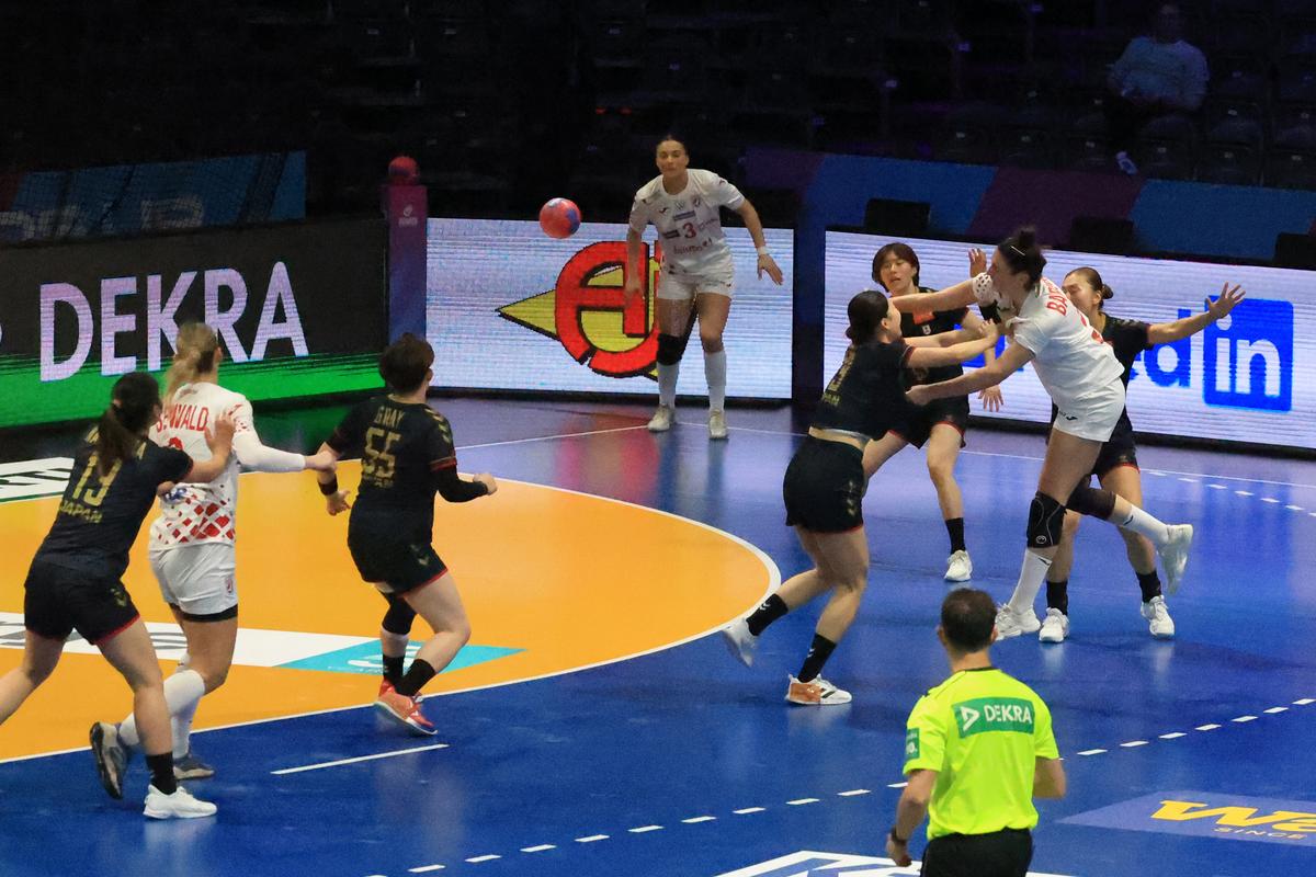 S-a rezolvat și penultimul mister din grupa României de la Campionatul Mondial + de 1 Decembrie, fanii tricolori s-au înfrățit cu galeria altei țări