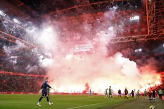 Imagini INCREDIBILE » Haos complet pe stadionul celebru din Europa: meciul a fost oprit, Liga a anunțat decizia