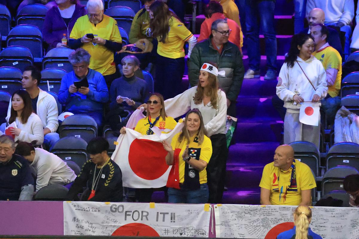 S-a rezolvat și penultimul mister din grupa României de la Campionatul Mondial + de 1 Decembrie, fanii tricolori s-au înfrățit cu galeria altei țări