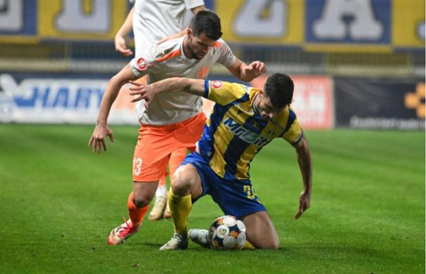 Petrolul a dat recital cu Metaloglobus! Erori mari la oaspeți și „dublă” pentru Grozav. Cum arată clasamentul