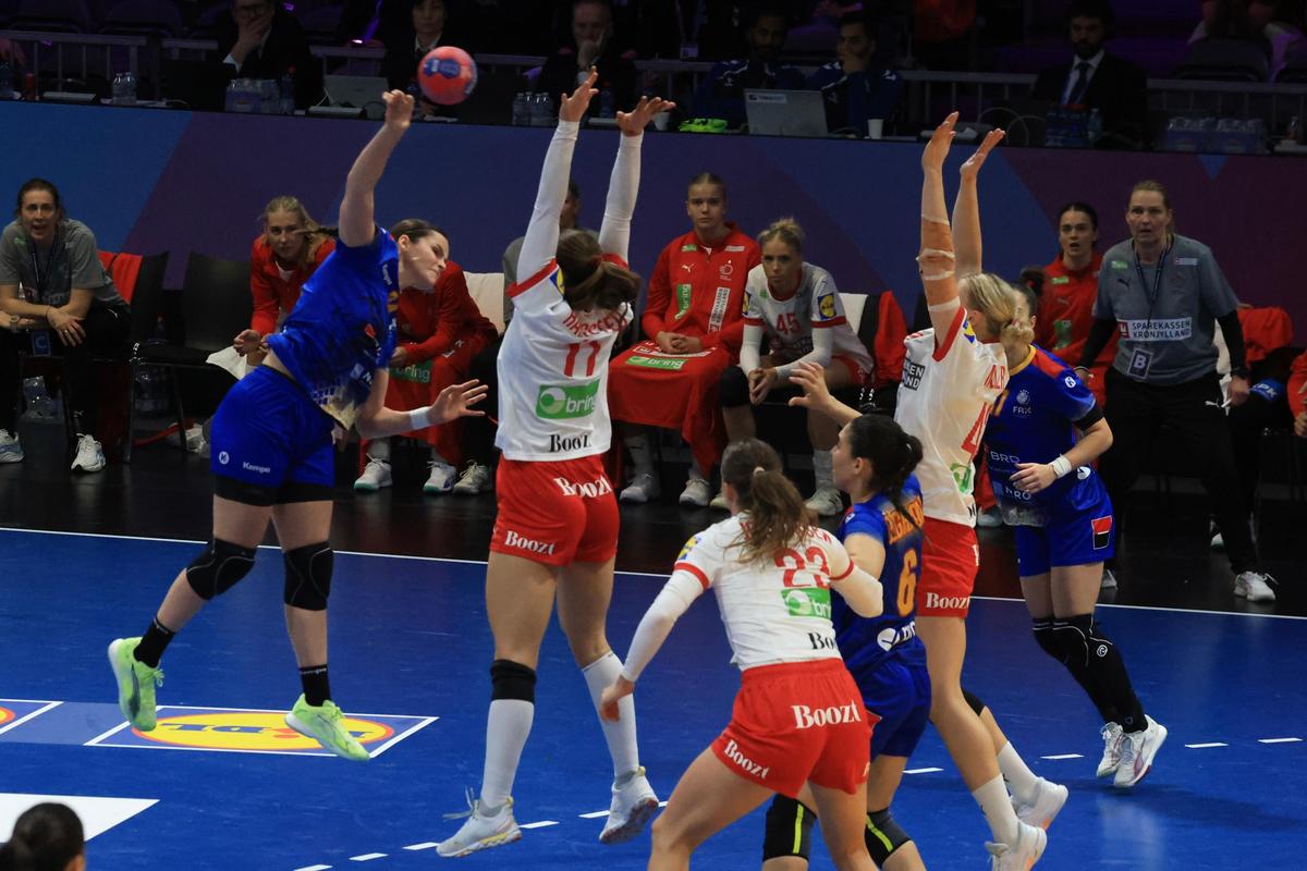 Dispărută în 20 de minute » România a picat testul Danemarca, dar încă poate ajunge în „sferturile” Campionatului Mondial de handbal feminin! Urmează Ungaria, trebuie altă apărare