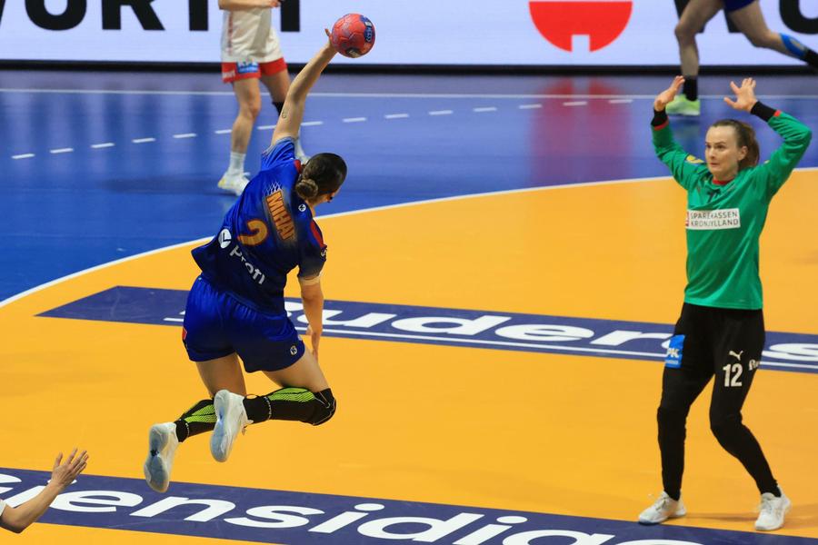 România - Danemarca / FOTO: Ionuț Iordache (GSP.ro) Dispărută în 20 de minute » România a picat testul Danemarca, dar încă poate ajunge în „sferturile” Campionatului Mondial de handbal feminin! Urmează Ungaria, trebuie altă apărare