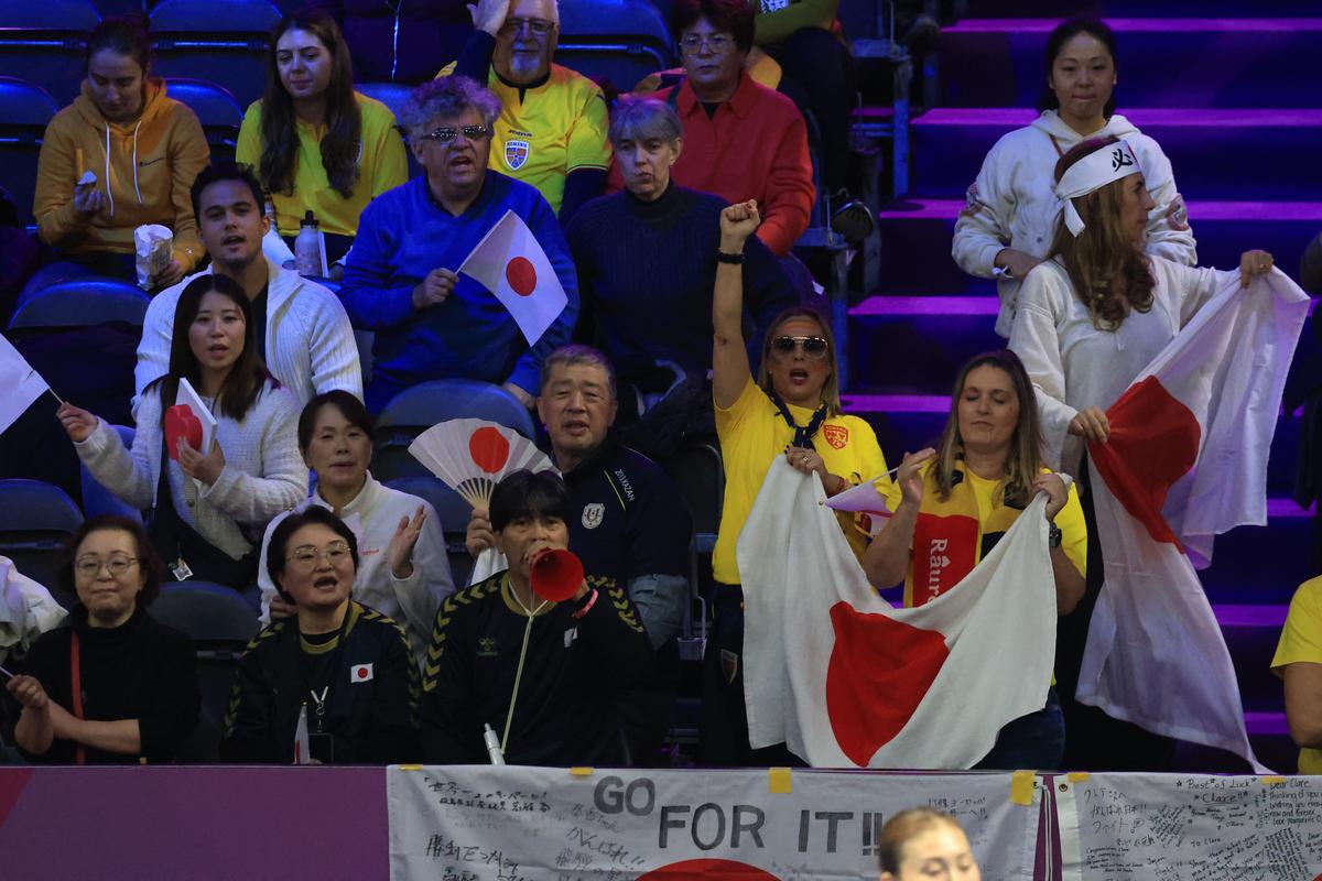 S-a rezolvat și penultimul mister din grupa României de la Campionatul Mondial + de 1 Decembrie, fanii tricolori s-au înfrățit cu galeria altei țări