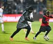 Ngezana la Farul - FCSB, miuță alături de un copil de mingi