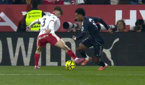 Duelul cu Joel Roca în urma căruia Rodrygo a cerut penalty / Foto: captură