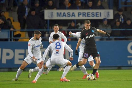 Iosif Rotariu (63 de ani), fostul mare internațional, a analizat Farul - FCSB 1-2 și a ajuns la concluzia că roș-albaștrii vor avea o misiune grea să intre în play-off/ FOTO Imago Images