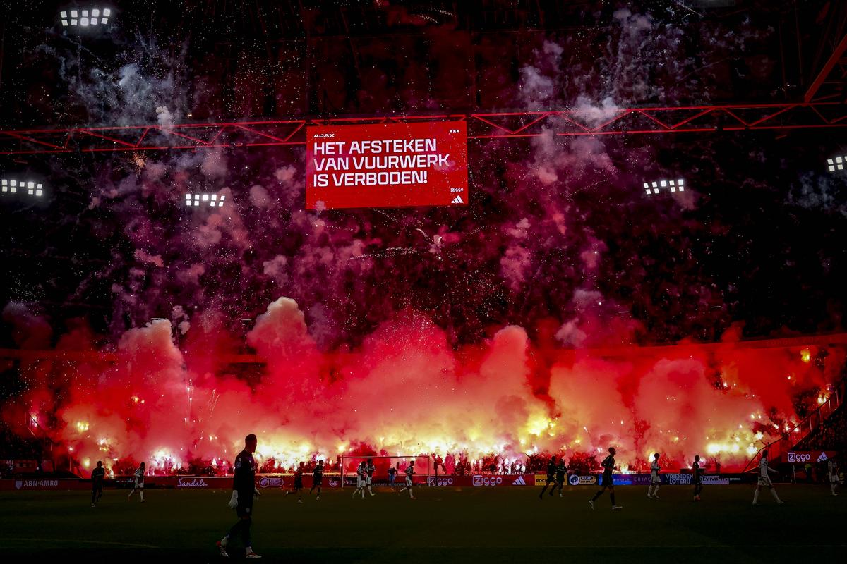 Imagini INCREDIBILE » Haos complet pe stadionul celebru din Europa: meciul a fost oprit, Liga a anunțat decizia