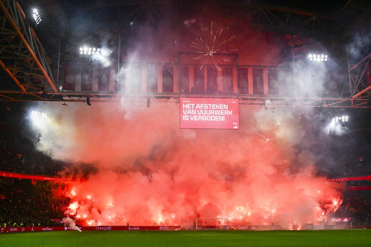 Imagini INCREDIBILE » Haos complet pe stadionul celebru din Europa: meciul a fost oprit, Liga a anunțat decizia