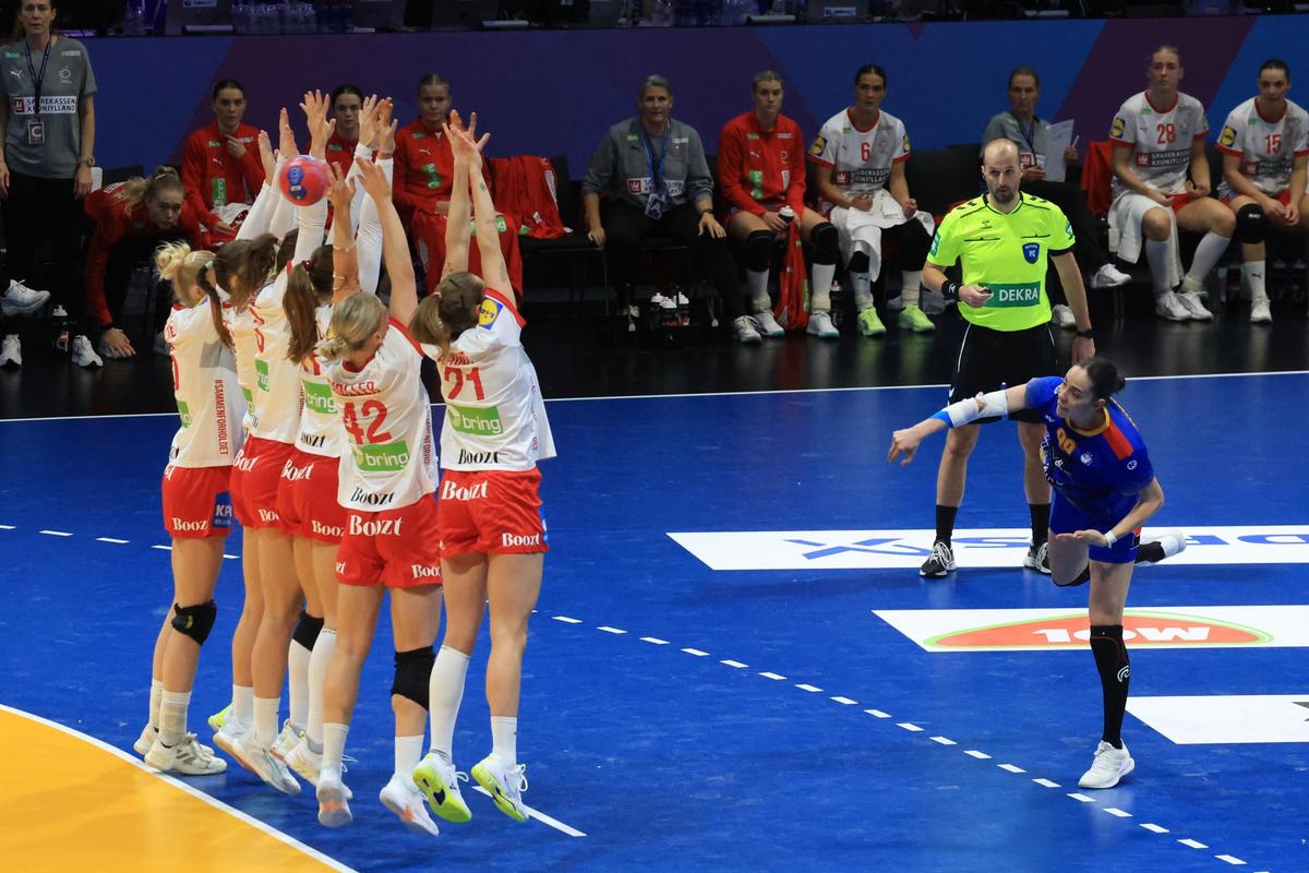 Dispărută în 20 de minute » România a picat testul Danemarca, dar încă poate ajunge în „sferturile” Campionatului Mondial de handbal feminin! Urmează Ungaria, trebuie altă apărare
