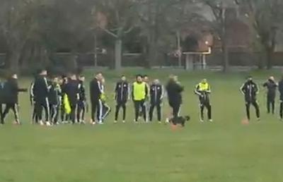 LIVERPOOL - SHEFFIELD UNITED // VIDEO Câinele buclucaș le-a stricat antrenamentul din parc jucătorilor lui Sheffield. O fi cu noroc? :))