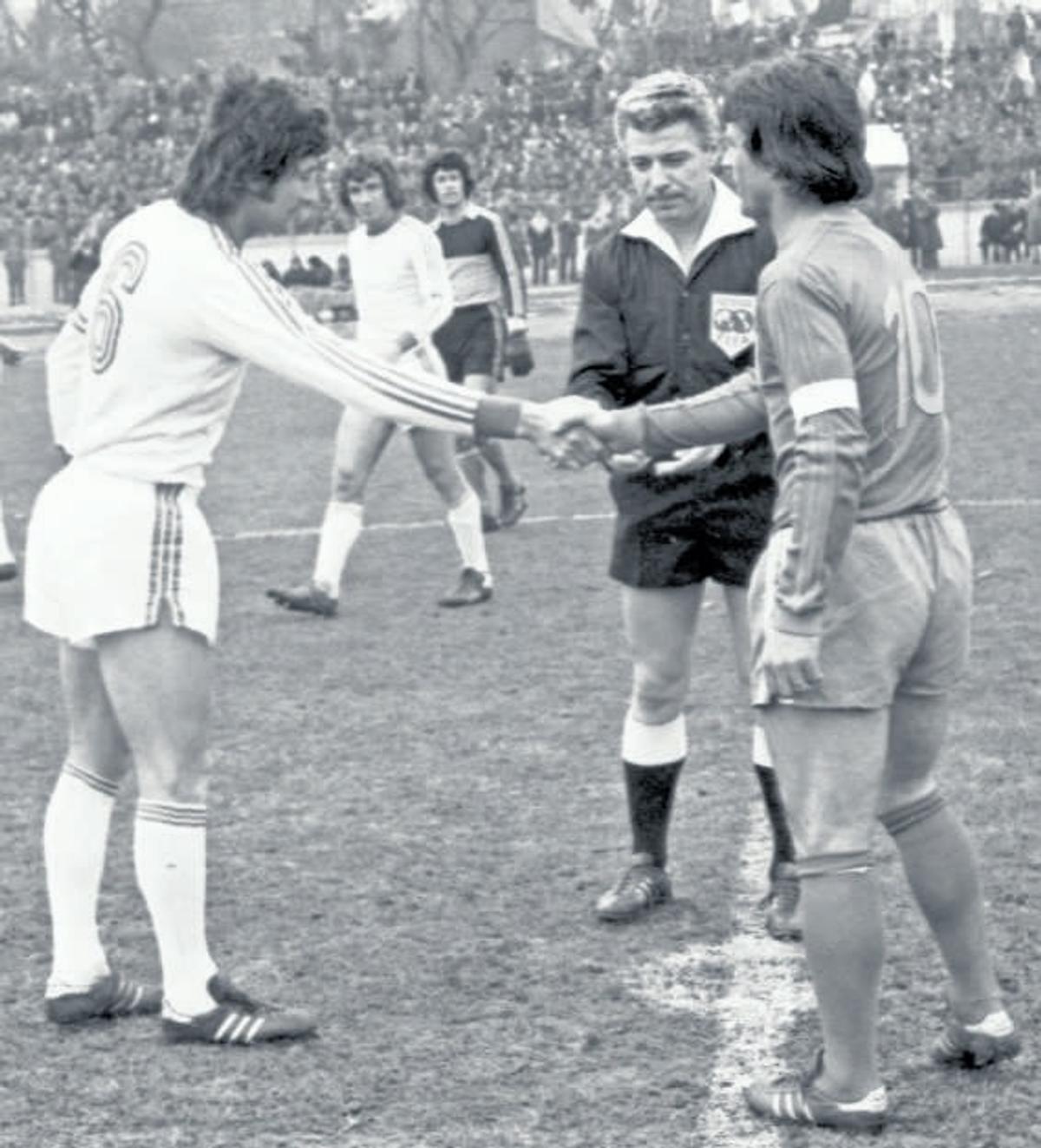 Fotbalul lui Liță Dumitru: printre Cruyff și Pele » Dezvăluiri colosale dintr-o carieră memorabilă: „Blat comandat de Ceaușescu și executat de Piști Kovacs”
