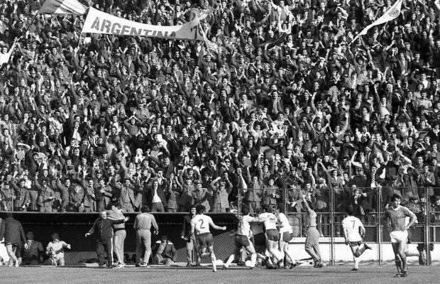 Fotbalul lui Liță Dumitru: printre Cruyff și Pele » Dezvăluiri colosale dintr-o carieră memorabilă: „Blat comandat de Ceaușescu și executat de Piști Kovacs”