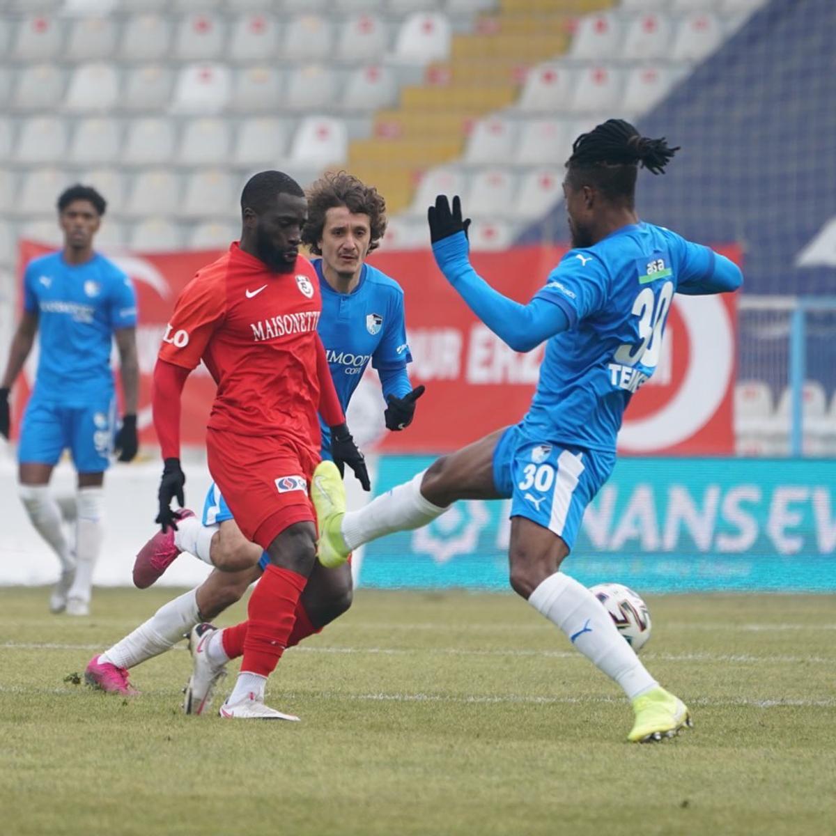 Erzurum - Gaziantep 1-1. Final de infarct! Șumudică ratează locul 1, după un penalty controversat, în prelungiri! Le-a cerut socoteală arbitrilor pe teren