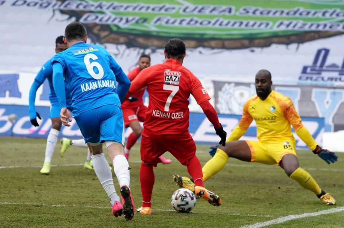 Erzurum - Gaziantep 1-1. Final de infarct! Șumudică ratează locul 1, după un penalty controversat, în prelungiri! Le-a cerut socoteală arbitrilor pe teren