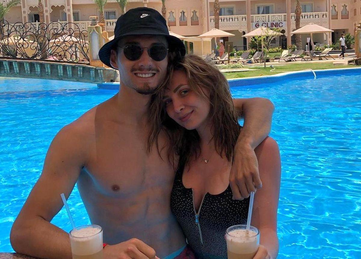 Un fotbalist al Rapidului și-a cerut iubita de soție în noaptea de Revelion: „Cel mai frumos DA din viața mea!”