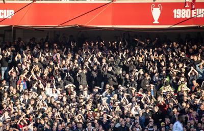 Scandări homofobe în Premier League » Fanii LGBTQ+ ai unei echipe, afectați de cuvintele colegilor din tribună