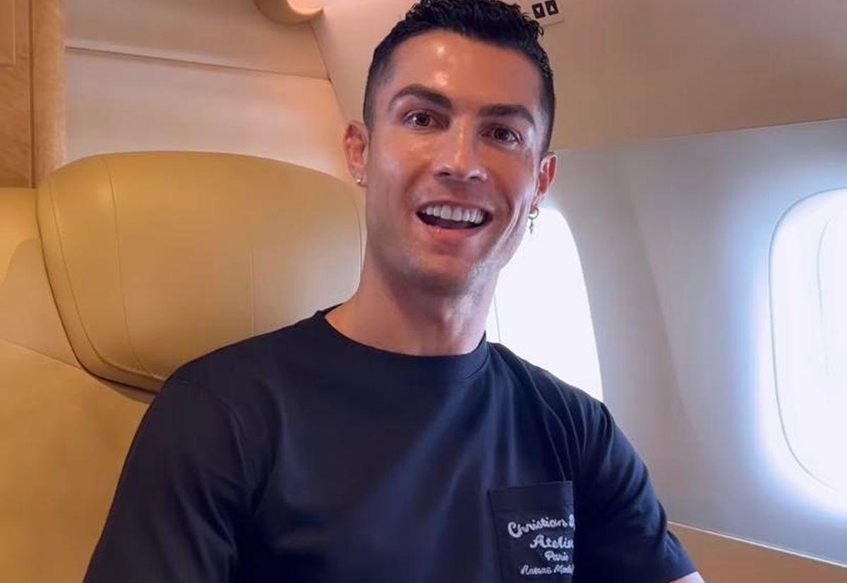 Poleit cu aur! Cum a fost întâmpinat Cristiano Ronaldo la aterizarea la Riyadh