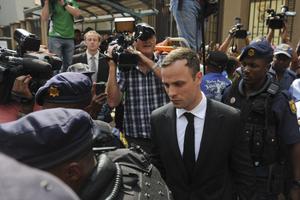 Ce face Oscar Pistorius după ce a ieșit din închisoare » Este într-un program de control al furiei