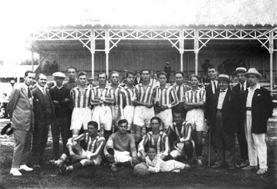 Imagine cu echipa Rapidului din 1925 Interviu de colecție cu primul căpitan din istoria Rapidului! „Fotbalul trebuie să rămână un spectacol! Amărăciunea eșecului oricum trece”