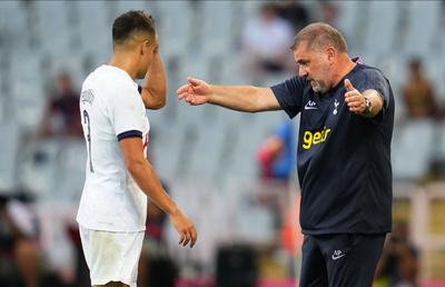 Deși Radu Drăgușin este aproape de a semna cu Tottenham, un alt fundaș a ajuns astăzi la clubul londonez