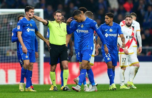 Andrei Rațiu, martorul unor momente incredibile la Getafe - Rayo! » Ce au făcut jucătorii gazdelor de l-au înfuriat pe arbitru!