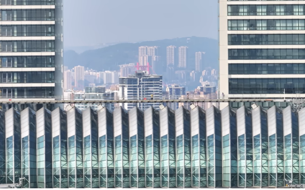 Imagini INCREDIBILE cu Chongqing, cel mai mare oraș al Chinei: peisaje desprinse din filmele-SF